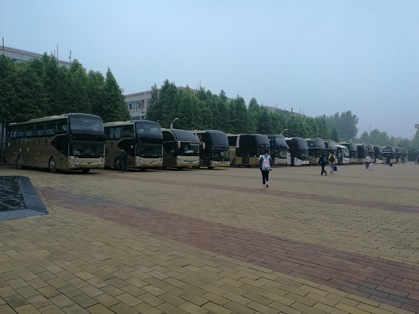 鄭州大巴車租賃:醉漢大巴吸煙被阻止,毆打大巴司機(jī)釀事故http://88ny.cn/